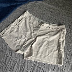 Nike Women’s Golf Shorts Dri-Fit (Khaki)